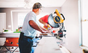 TJ confirma indenização por danos em apartamento durante instalação de móveis