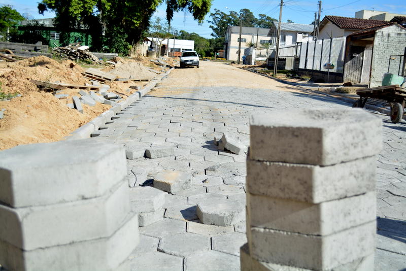 Obras de pavimentação no bairro Monte Verde avançam