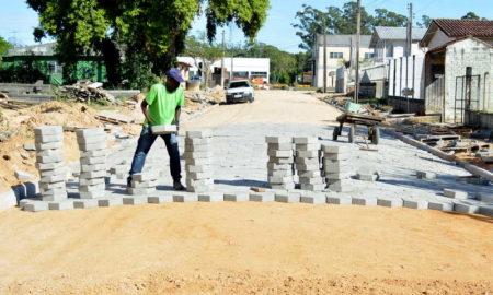 Obras de pavimentação no bairro Monte Verde avançam