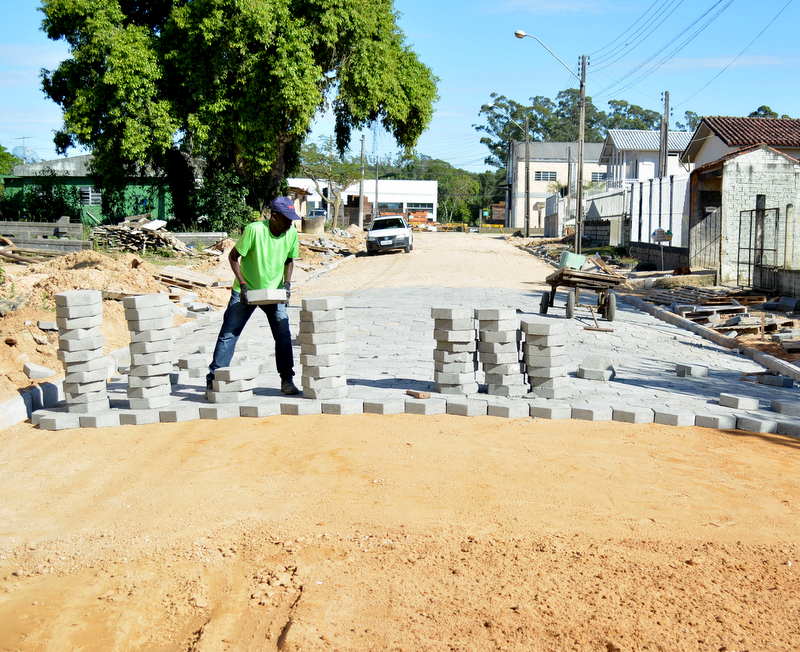 Obras de pavimentação no bairro Monte Verde avançam