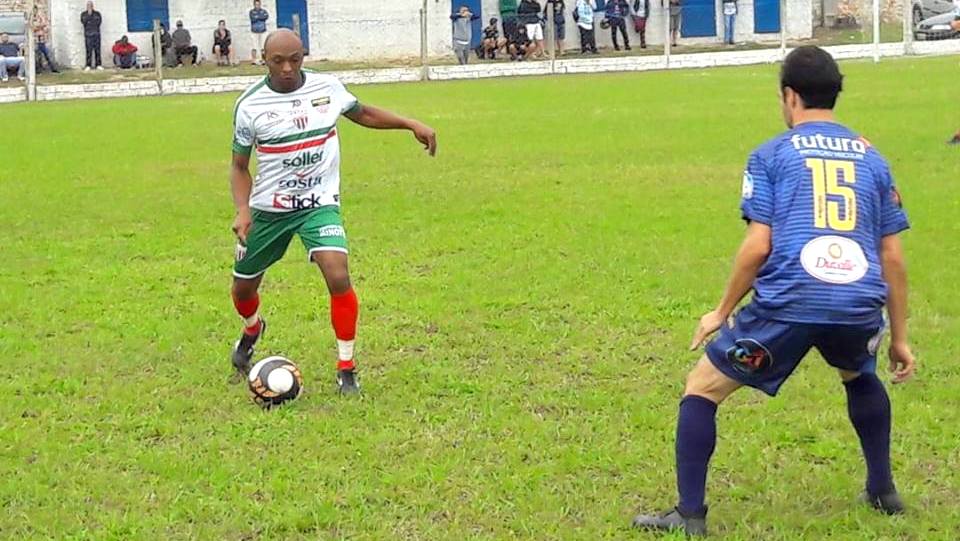 Rui Barbosa vence fora de casa e garante vantagem