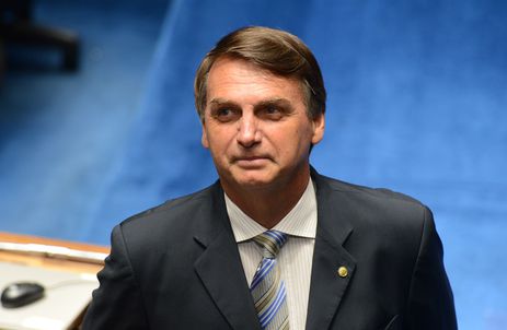 Bolsonaro assina decreto que flexibiliza a posse de armas