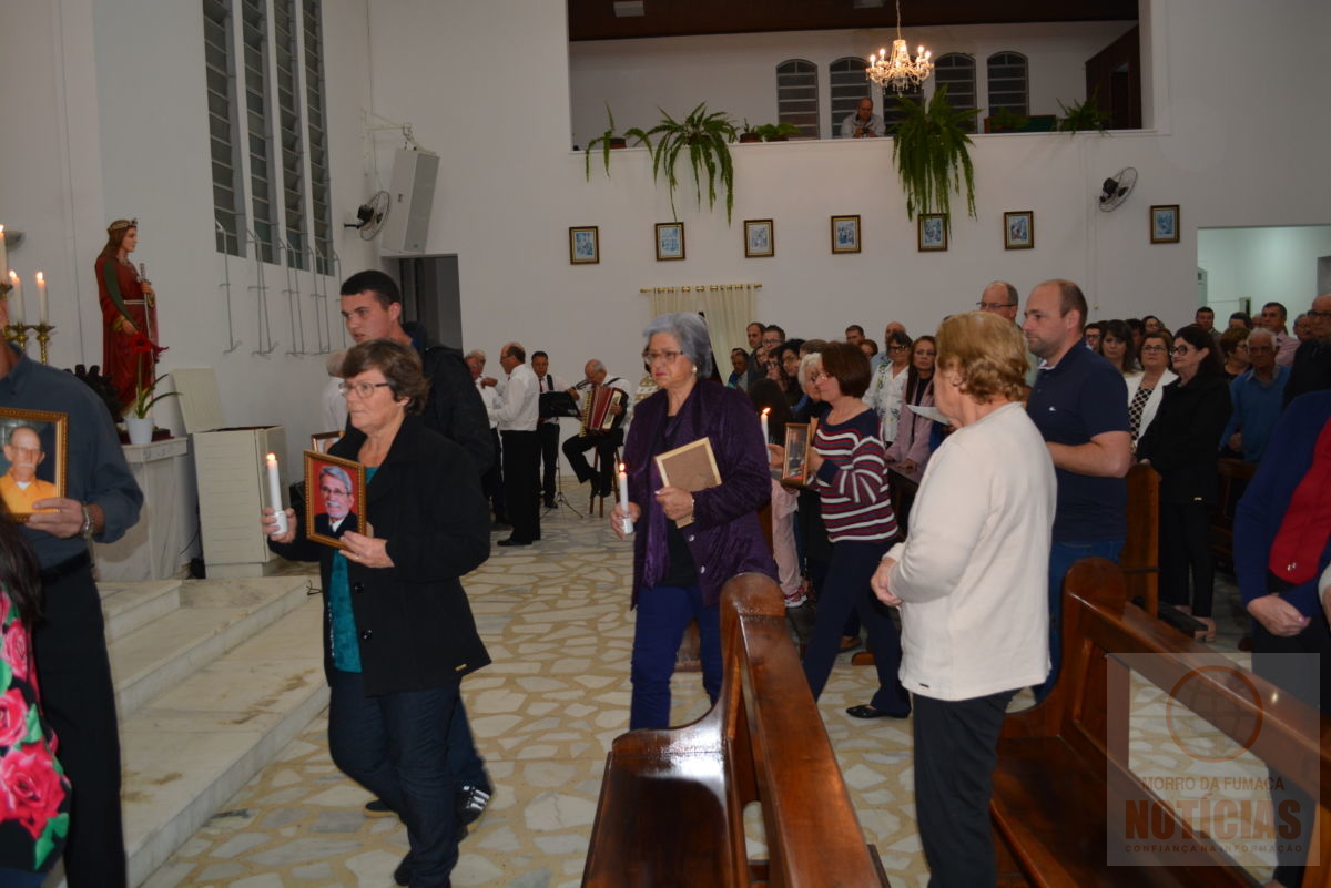 Celebração presta homenagem a integrantes já falecidos do Coral Vá Pensiero