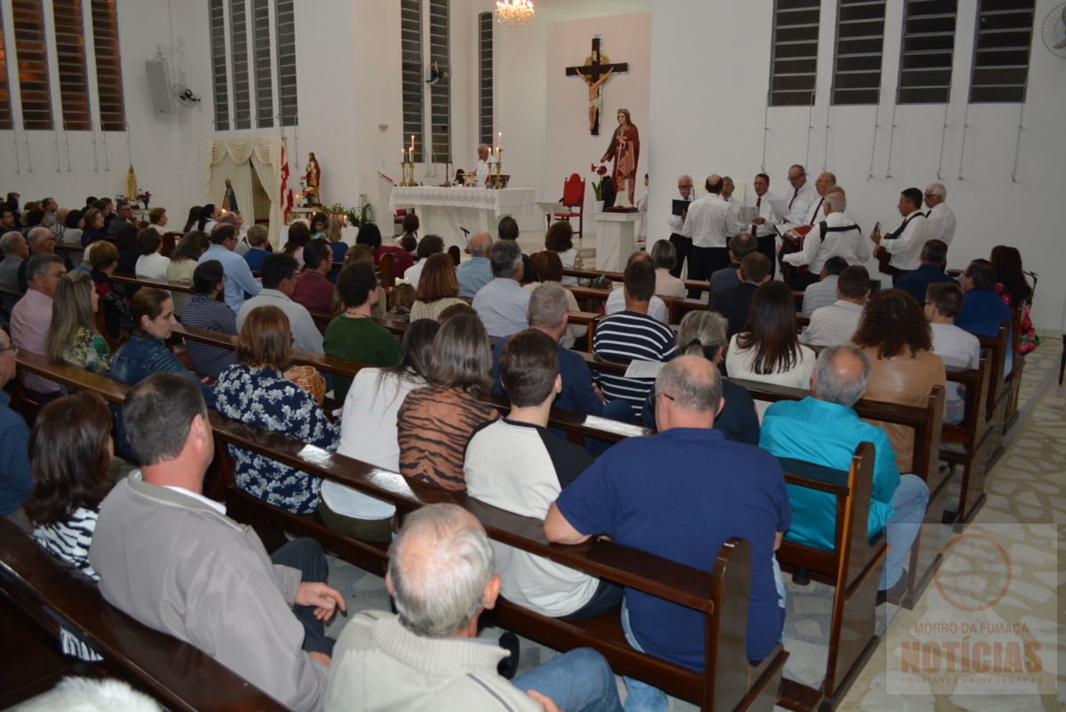 Celebração presta homenagem a integrantes já falecidos do Coral Vá Pensiero