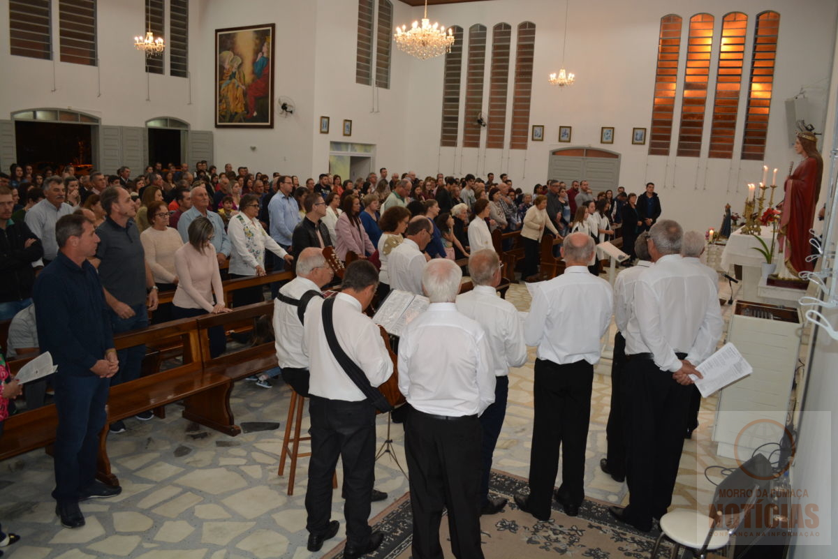 Celebração presta homenagem a integrantes já falecidos do Coral Vá Pensiero