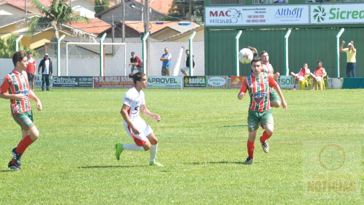 Júnior do Rui Barbosa joga bem, mas perde em casa