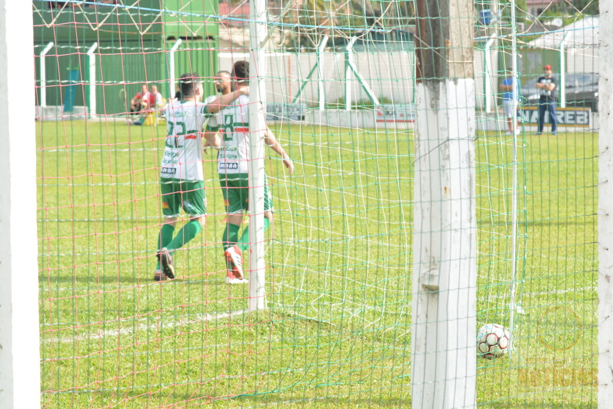 Rui Barbosa goleia e está na semifinal da Larm