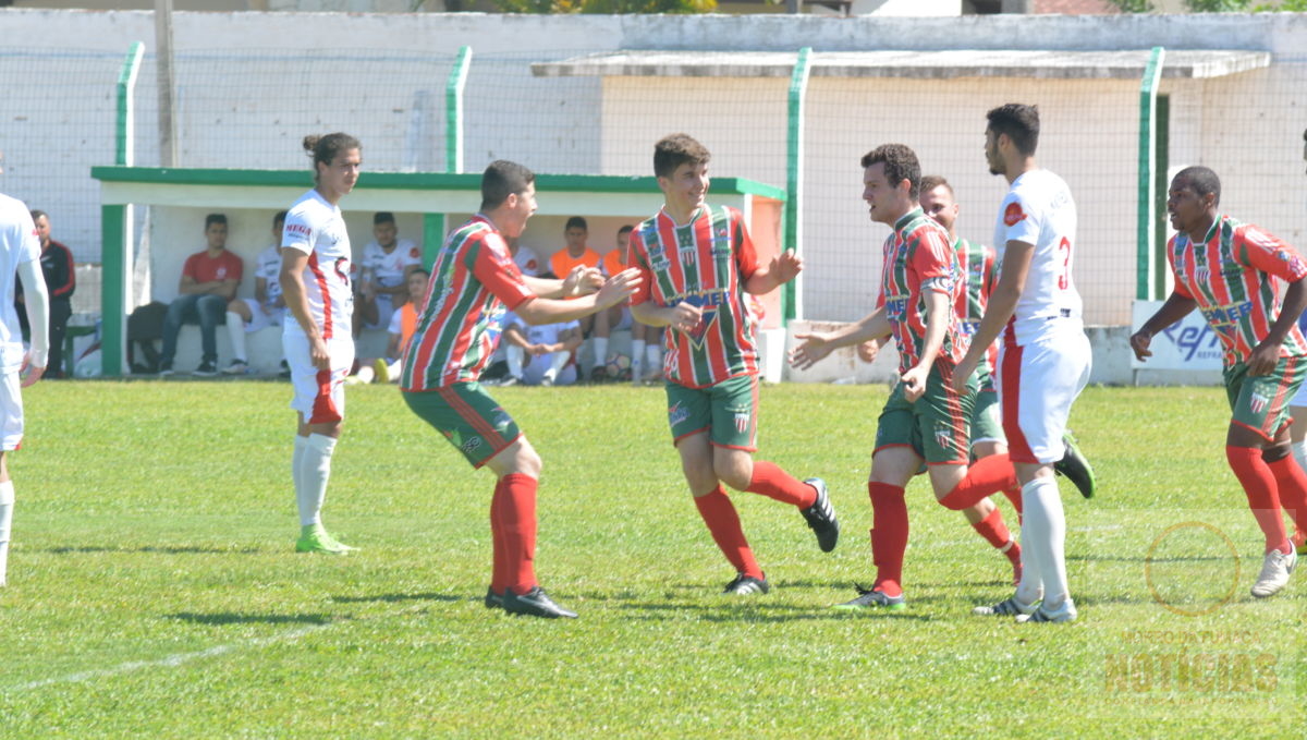 Júnior do Rui Barbosa joga bem, mas perde em casa