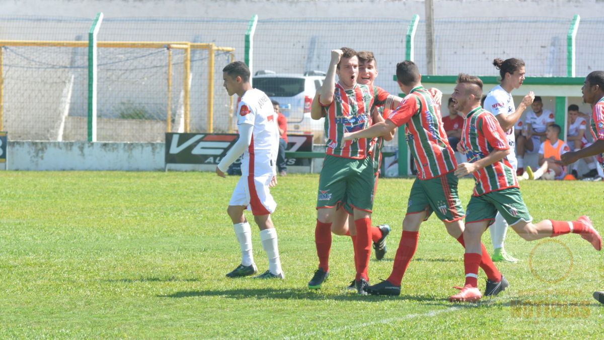 Júnior do Rui Barbosa joga bem, mas perde em casa