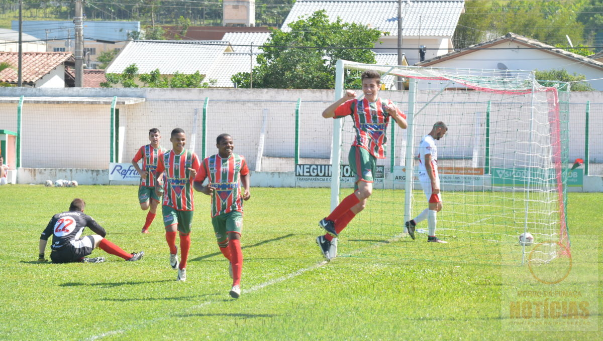 Júnior do Rui Barbosa joga bem, mas perde em casa