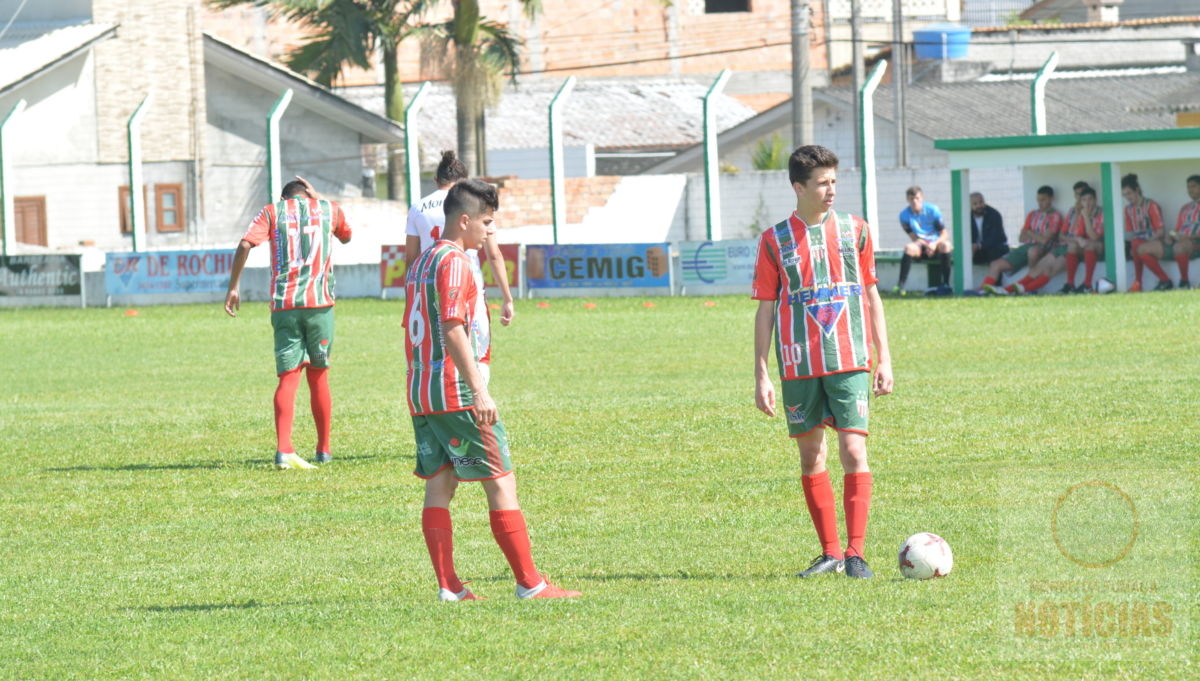 Júnior do Rui Barbosa joga bem, mas perde em casa