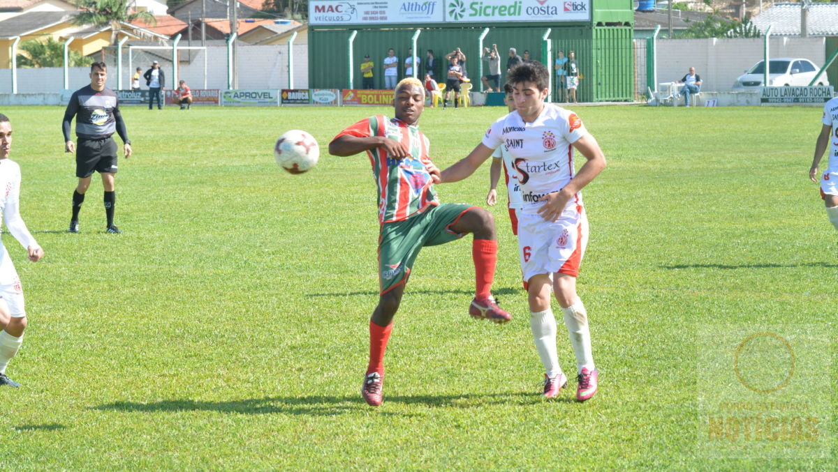 Júnior do Rui Barbosa joga bem, mas perde em casa