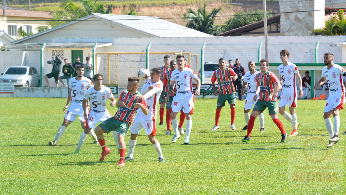 Júnior do Rui Barbosa joga bem, mas perde em casa