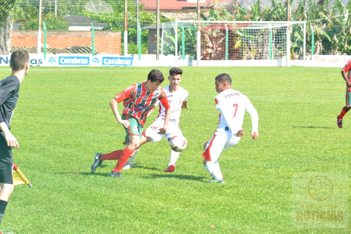 Júnior do Rui Barbosa joga bem, mas perde em casa