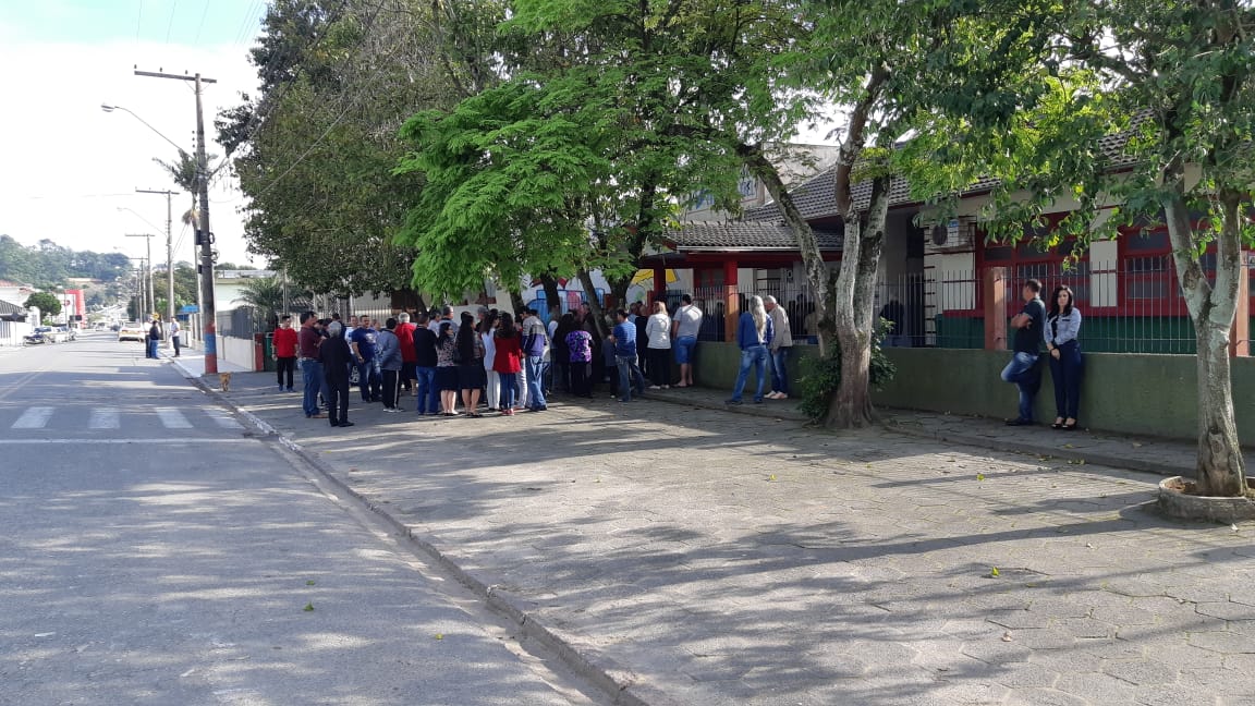 Votação começa sem tumulto em Morro da Fumaça