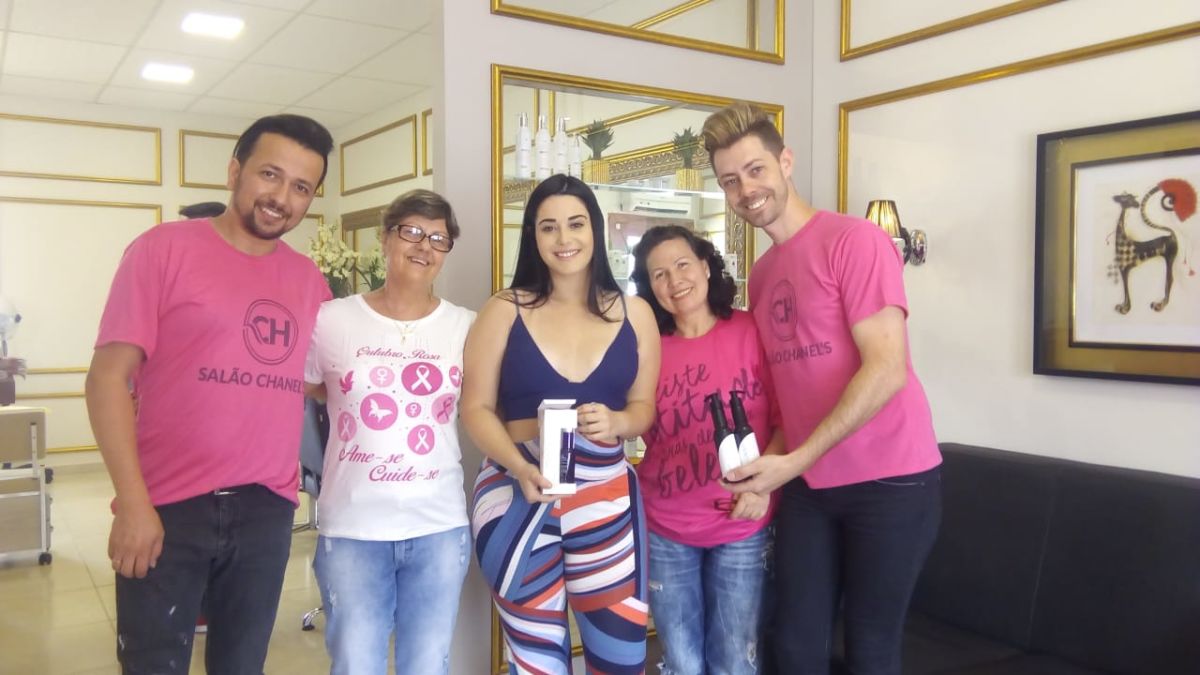 Salão Chanel’s promove Dia Rosa para ajudar Amovi