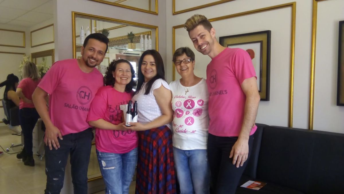 Salão Chanel’s promove Dia Rosa para ajudar Amovi
