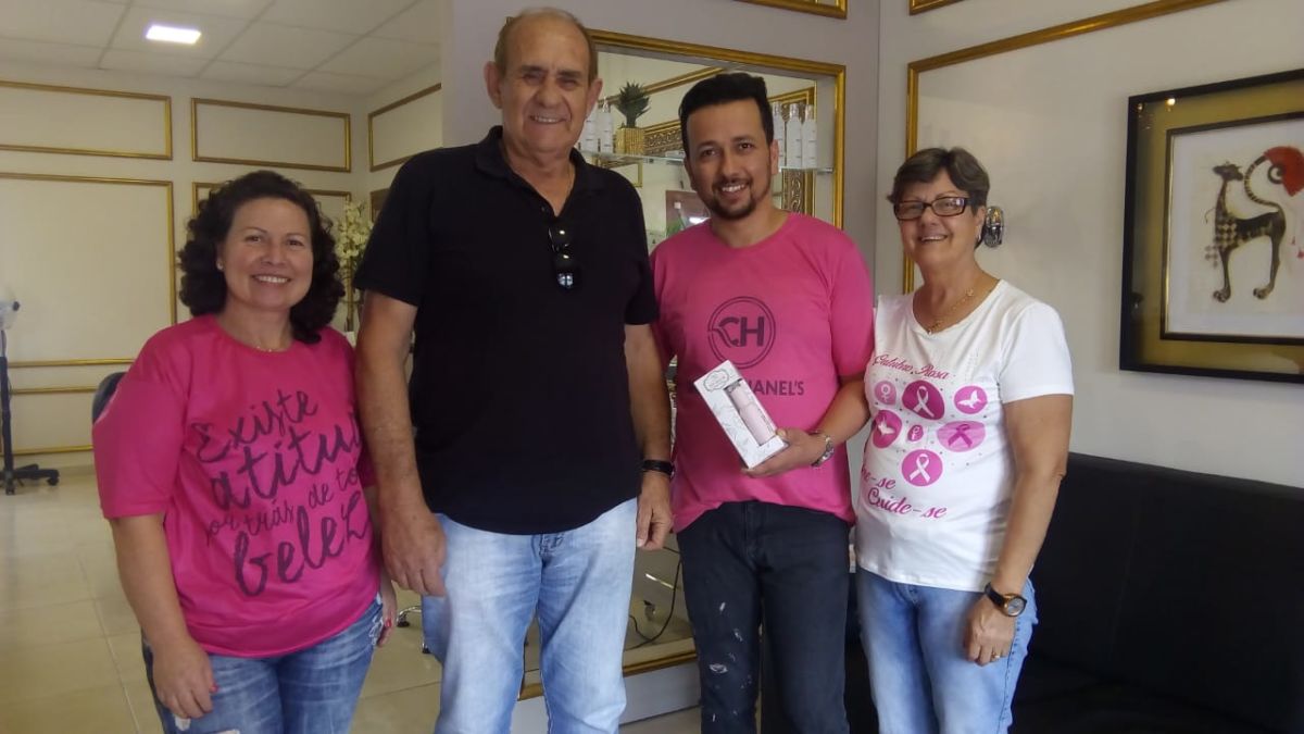 Salão Chanel’s promove Dia Rosa para ajudar Amovi