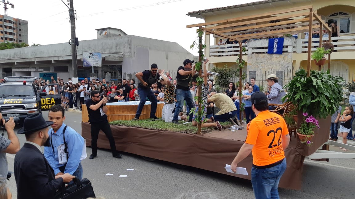 Quadrilha é o vencedor do desfile da FJF