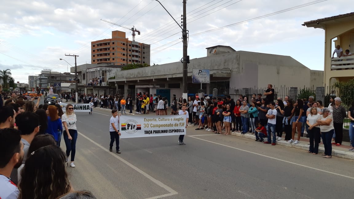 Quadrilha é o vencedor do desfile da FJF