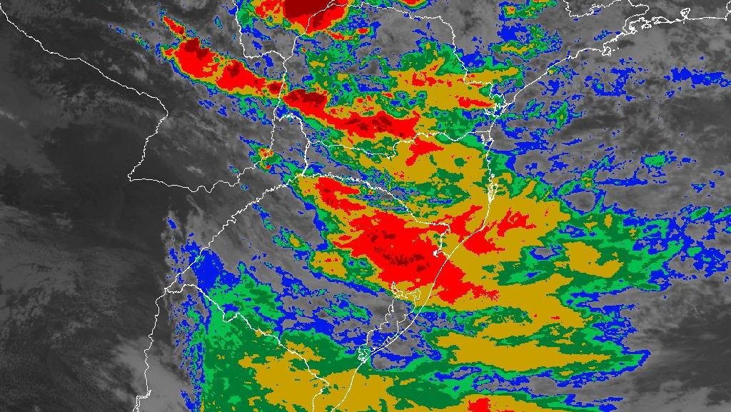 Meteorologia alerta para vento forte e ressaca no fim de semana