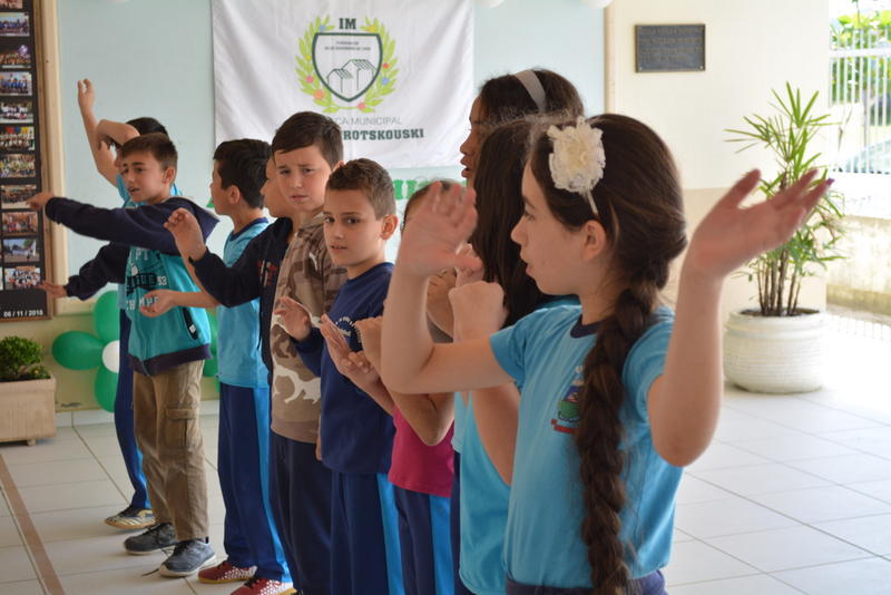 Escola Ignácio Mrotskouski comemora 30 anos