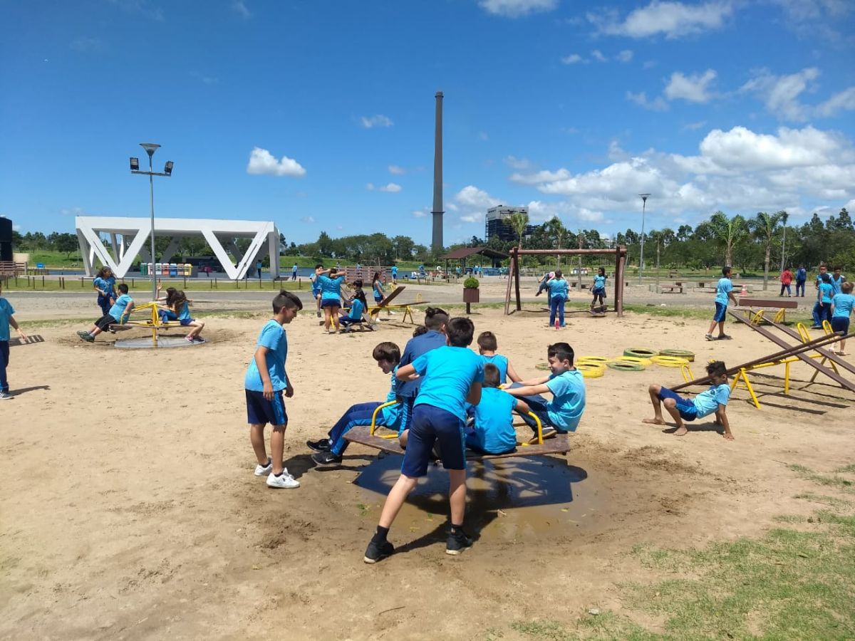 PM de Morro de Fumaça oferece passeio de trem aos alunos do Proerd