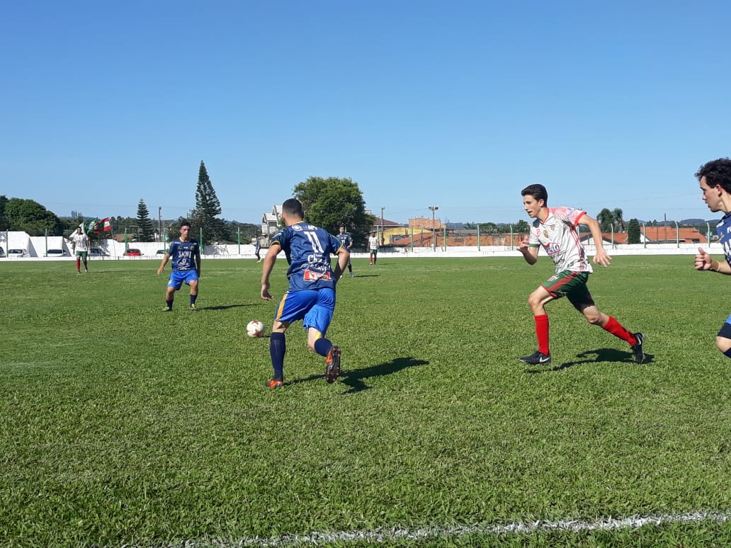 Rui Barbosa vence pelas semifinais da categoria júnior do regional da Larm