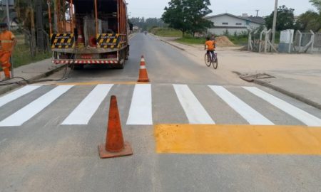 Mais de 20 ruas ganham reforço na sinalização horizontal