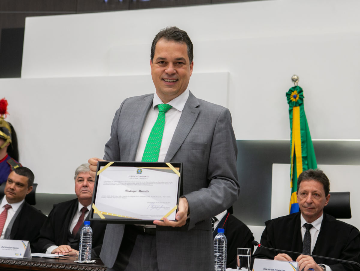 Deputado estadual Rodrigo Minotto é diplomado para novo mandato