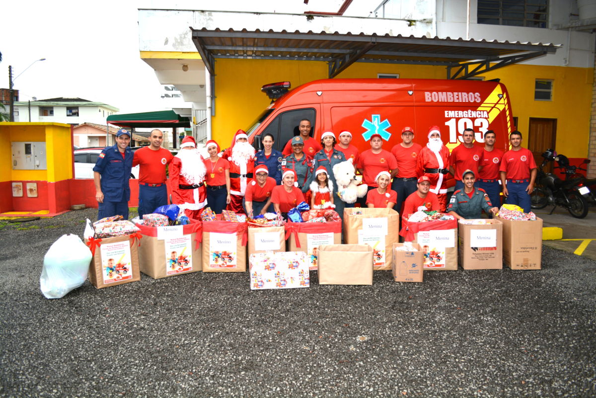 Natal Solidário do Corpo de Bombeiros faz a alegria da criançada