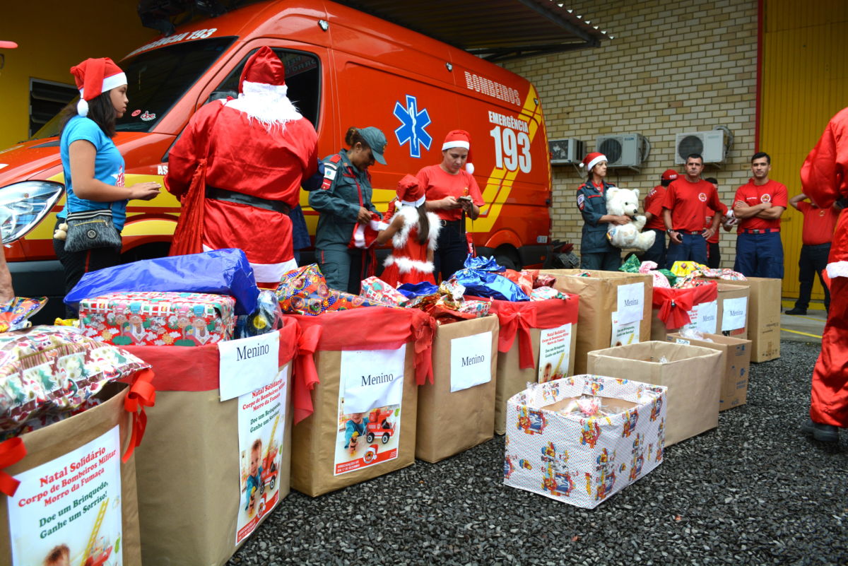 Natal Solidário do Corpo de Bombeiros faz a alegria da criançada