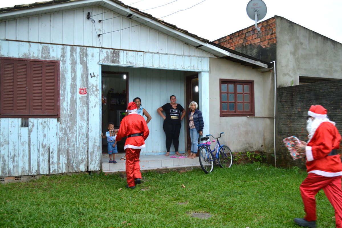 Natal Solidário do Corpo de Bombeiros faz a alegria da criançada