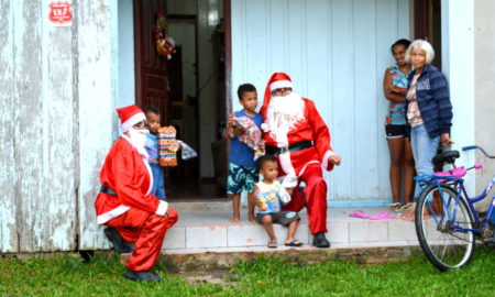 Natal Solidário do Corpo de Bombeiros faz a alegria da criançada