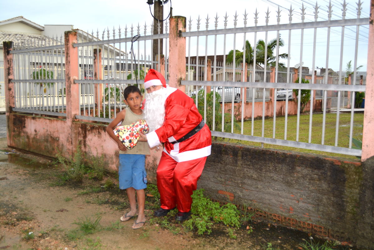 Natal Solidário do Corpo de Bombeiros faz a alegria da criançada