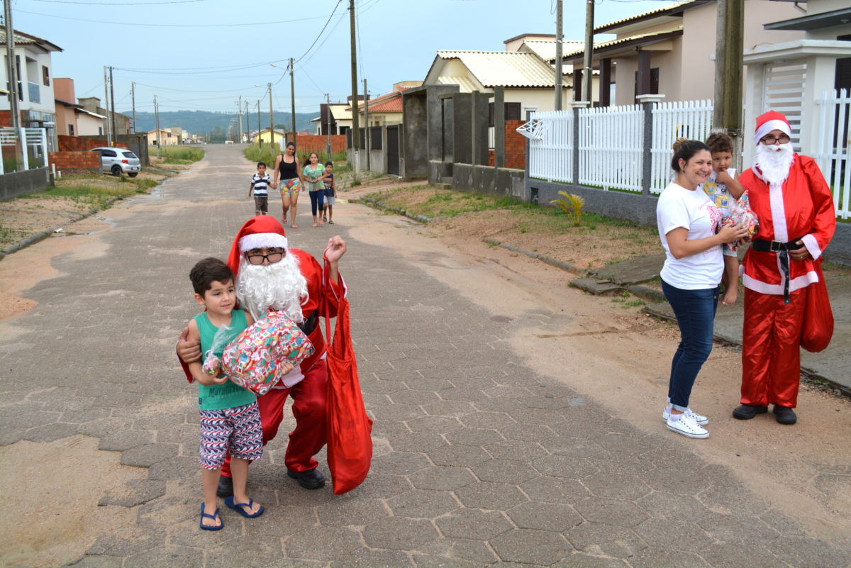 Natal Solidário do Corpo de Bombeiros faz a alegria da criançada