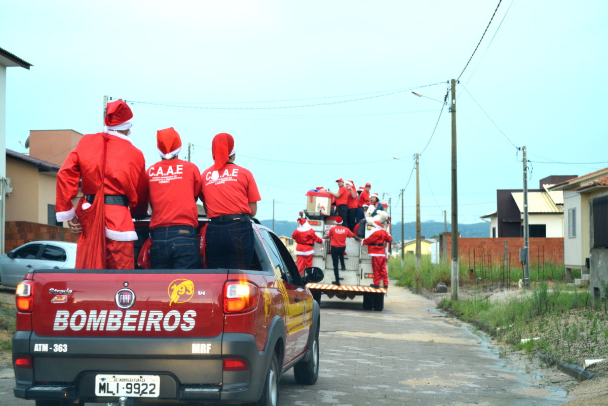 Natal Solidário do Corpo de Bombeiros faz a alegria da criançada