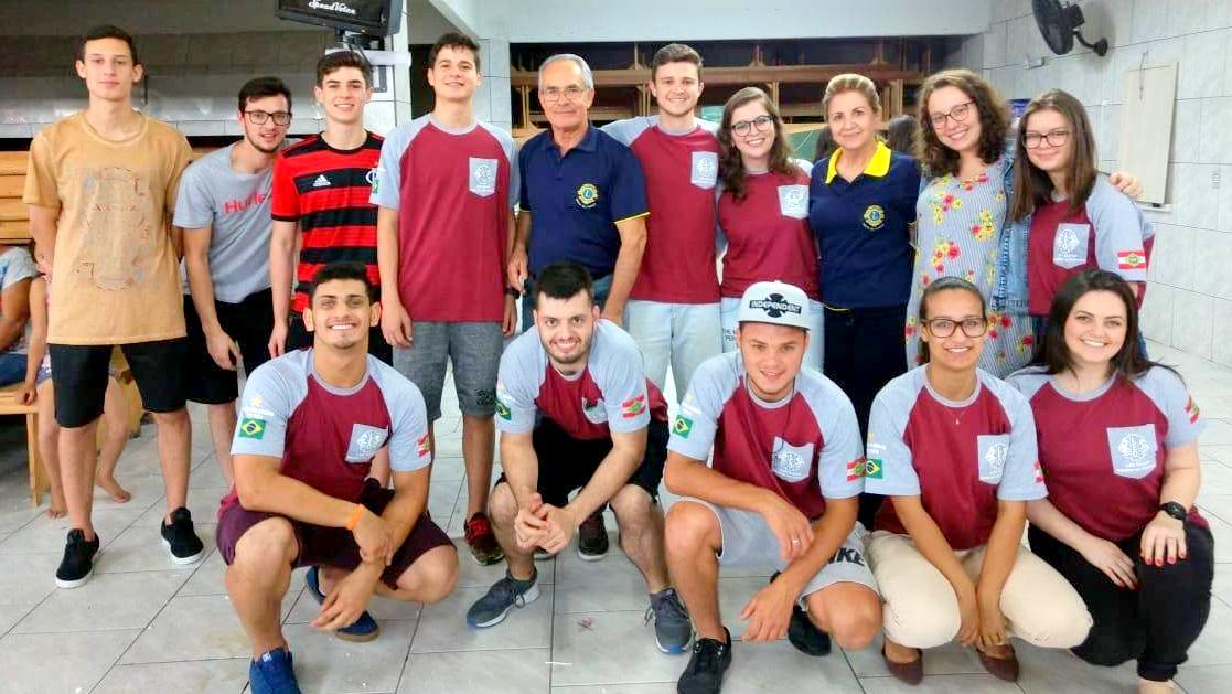 Campanha de Natal busca doações de material escolar