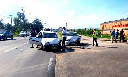 Corpo de Bombeiros atende colisão na SC-445