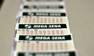 Mega-Sena acumula e vai pagar R$ 34 milhões na quarta-feira