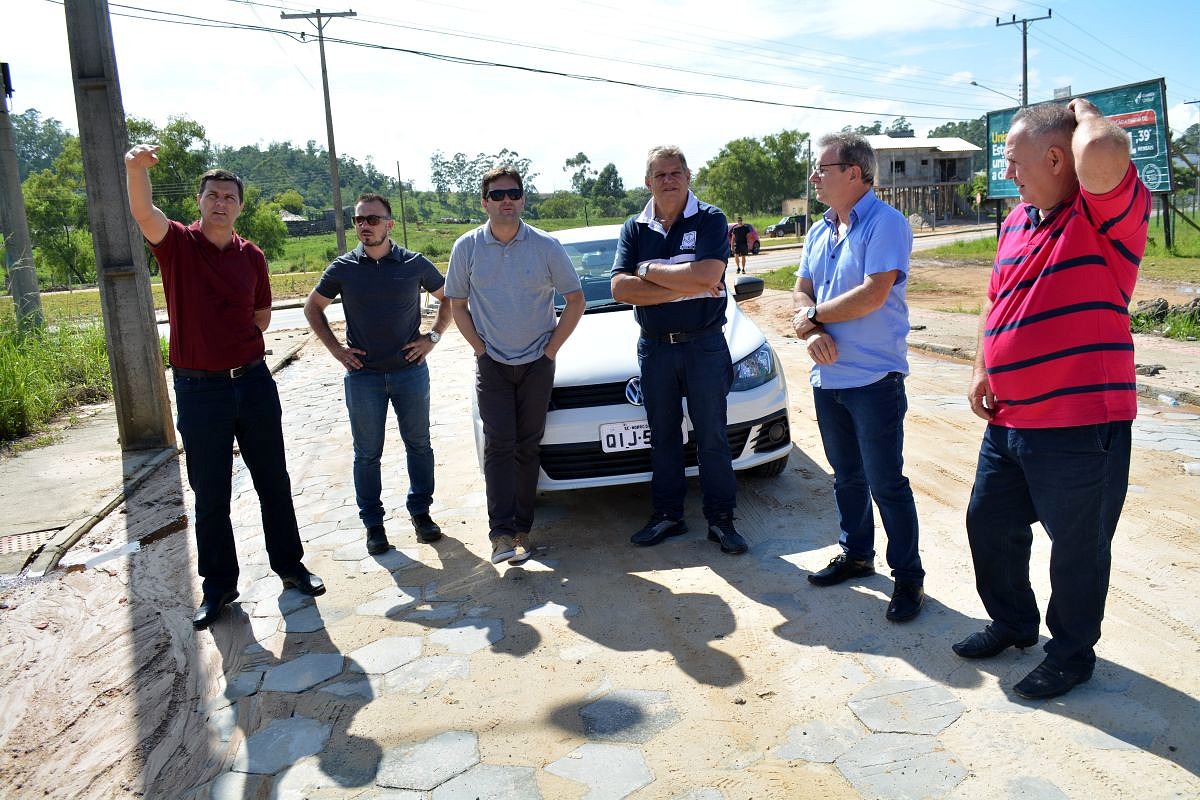 Prefeito e vereadores visitam obras em Morro da Fumaça