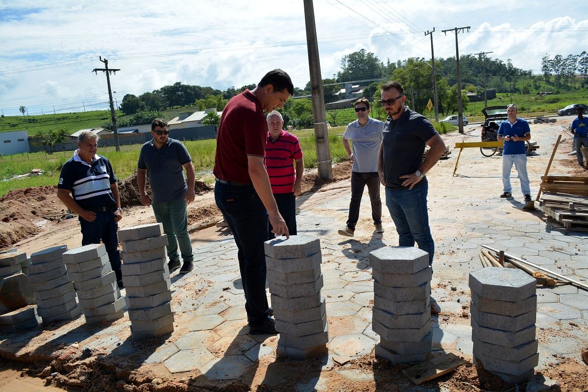 Prefeito e vereadores visitam obras em Morro da Fumaça