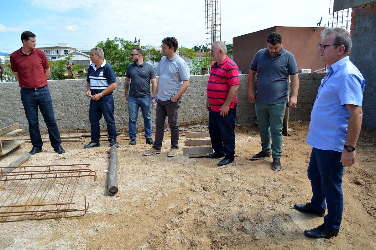 Prefeito e vereadores visitam obras em Morro da Fumaça