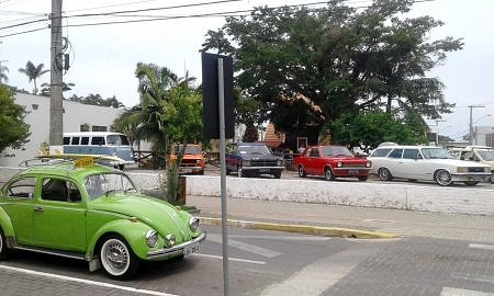 “Antigos na Praça” recebe colecionadores de veículos em Morro da Fumaça