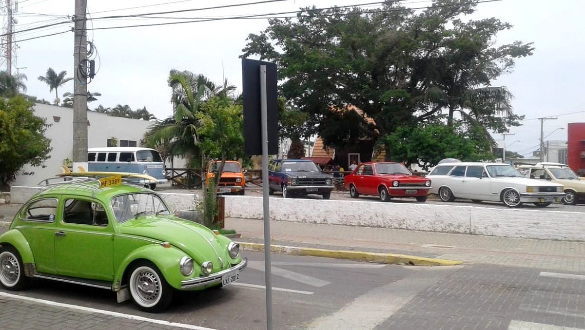 “Antigos na Praça” recebe colecionadores de veículos em Morro da Fumaça