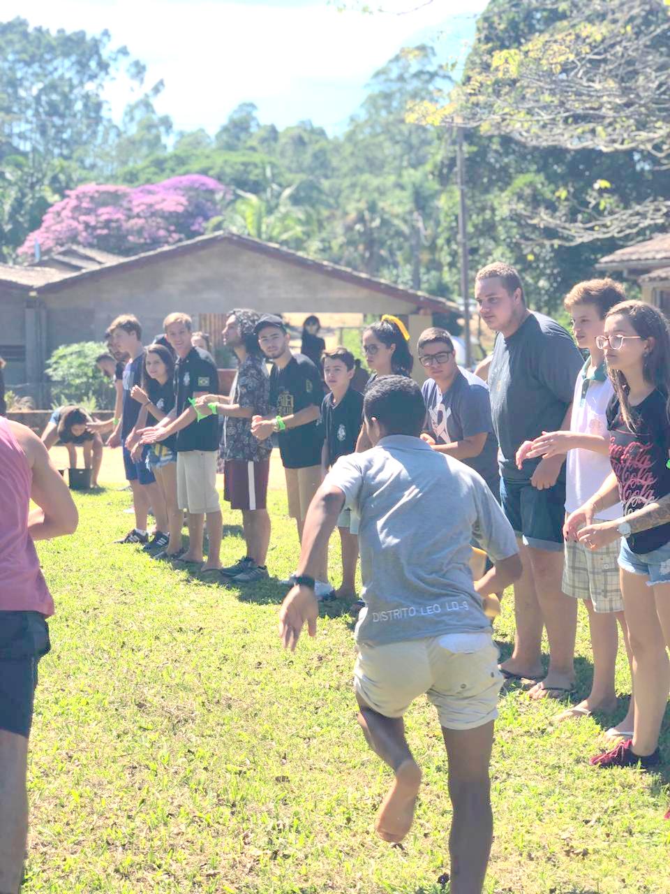 Leo Clube de Morro da Fumaça recebe jovens de todo Estado