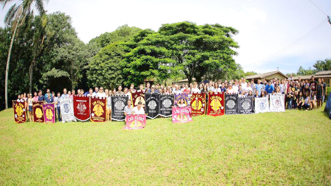 Leo Clube de Morro da Fumaça recebe jovens de todo Estado