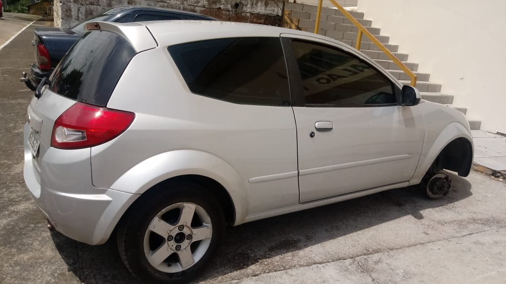 Professora tem pneus de carro furtados em escola de Estação Cocal