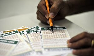 Ninguém acerta a Mega-Sena e prêmio principal acumula em R$ 46 milhões