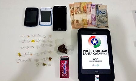 Polícia Militar: dois homens são detidos por tráfico de drogas e outro por posse